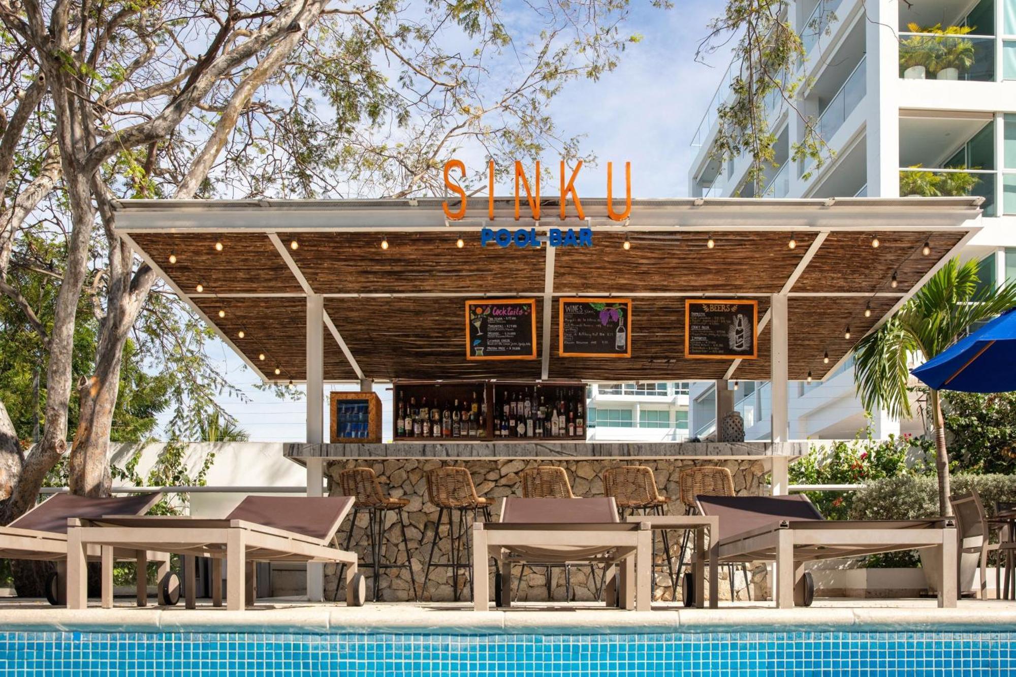 Santa Marta Marriott Resort Playa Dormida Exteriér fotografie The pool bar at the hotel